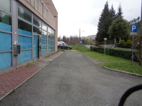 CAPANNONE  A 5 MINUTI DALLA CITTA' rif. 102